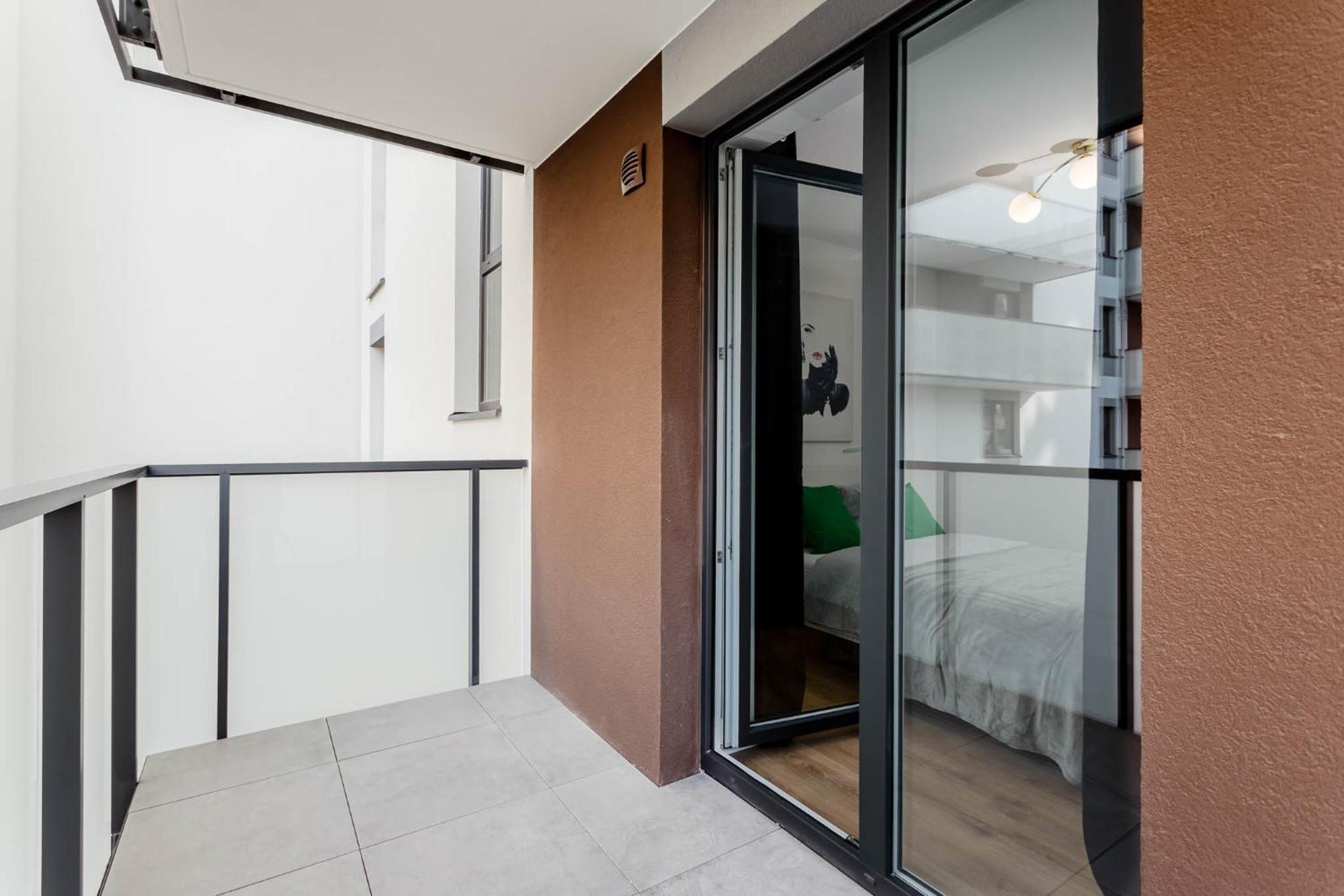 Enjoy! Ursus Apartment Warsawa Bagian luar foto